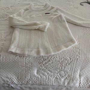 Barely worn vineyard vines sweater- off white/cream color